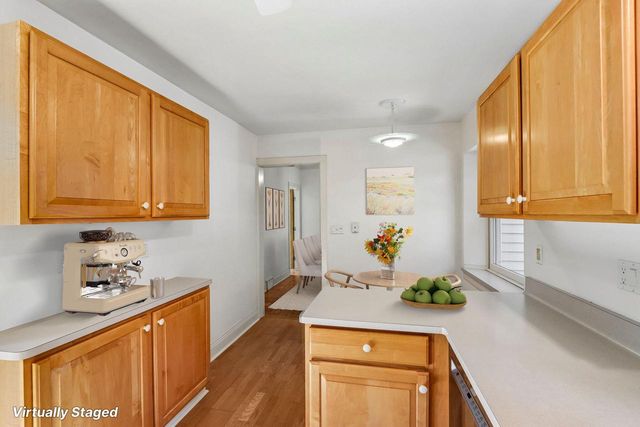 524 E Jefferson STREET, Oconomowoc, WI 53066