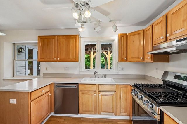524 E Jefferson STREET, Oconomowoc, WI 53066