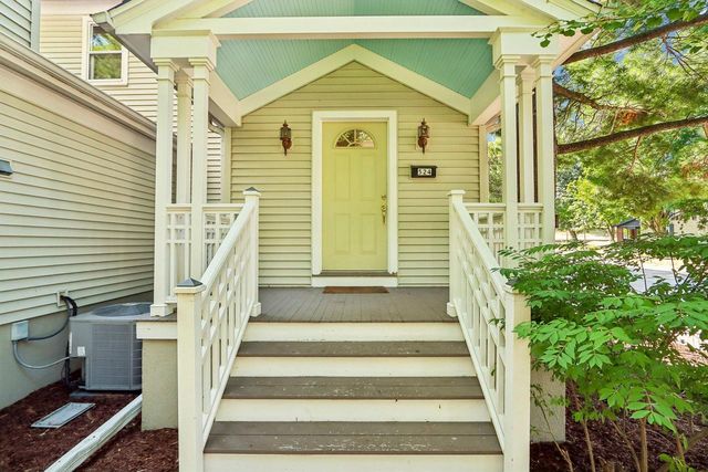 524 E Jefferson STREET, Oconomowoc, WI 53066
