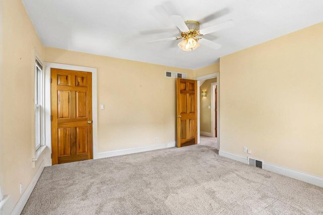 524 E Jefferson STREET, Oconomowoc, WI 53066