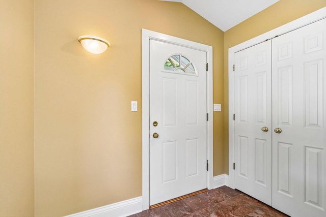 524 E Jefferson STREET, Oconomowoc, WI 53066