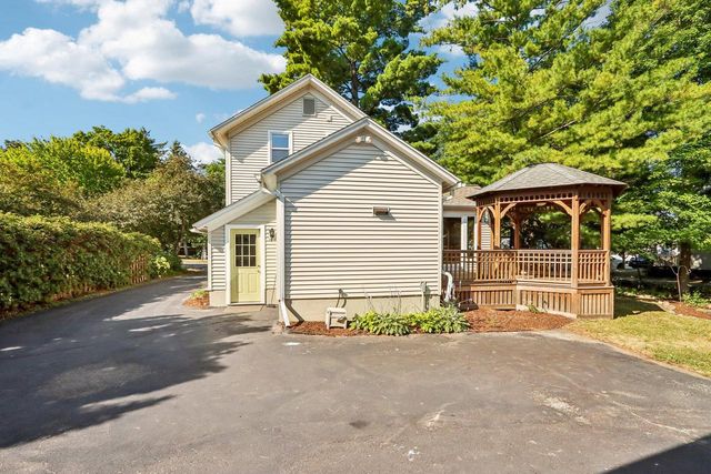 524 E Jefferson STREET, Oconomowoc, WI 53066