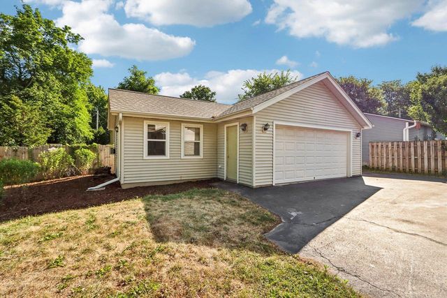 524 E Jefferson STREET, Oconomowoc, WI 53066