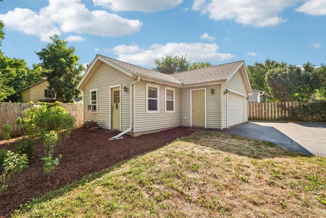 524 E Jefferson STREET, Oconomowoc, WI 53066