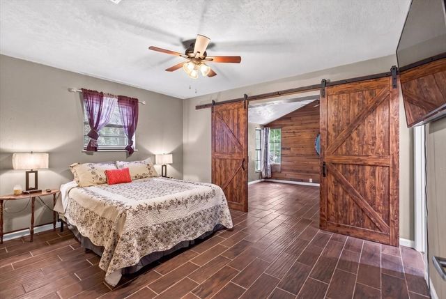 164 Creekview Drive E, Red Oak, TX 75154