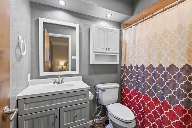 164 Creekview Drive E, Red Oak, TX 75154