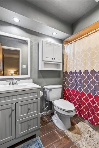 164 Creekview Drive E, Red Oak, TX 75154