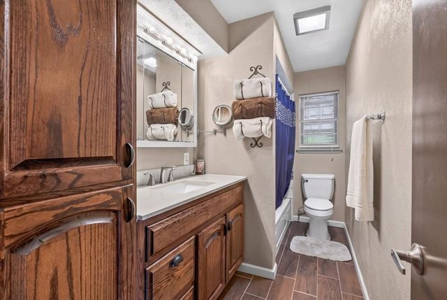 164 Creekview Drive E, Red Oak, TX 75154