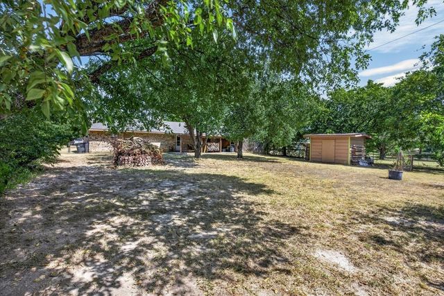 164 Creekview Drive E, Red Oak, TX 75154