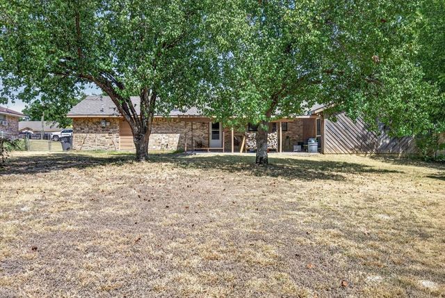 164 Creekview Drive E, Red Oak, TX 75154
