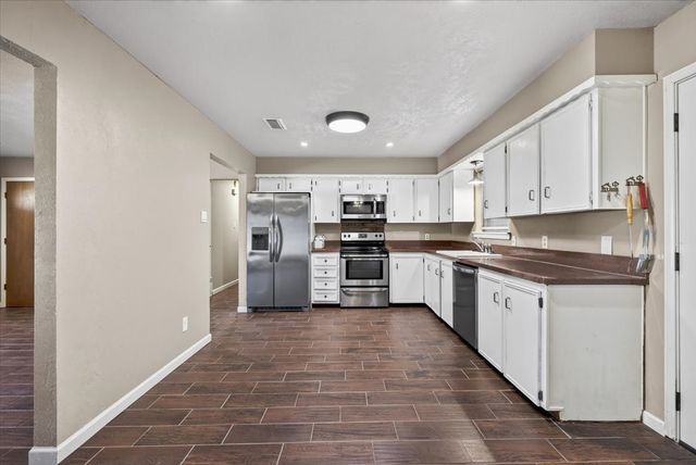 164 Creekview Drive E, Red Oak, TX 75154