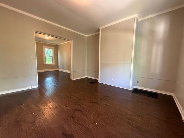524 W Burgess St, Perry Hilltop, PA 15214