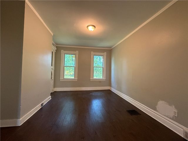 524 W Burgess St, Perry Hilltop, PA 15214