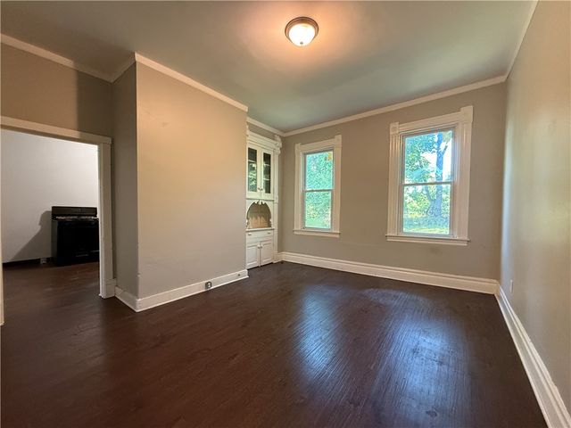 524 W Burgess St, Perry Hilltop, PA 15214