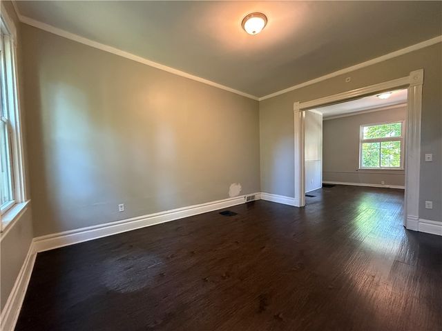 524 W Burgess St, Perry Hilltop, PA 15214