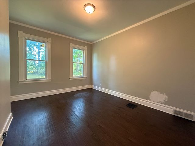 524 W Burgess St, Perry Hilltop, PA 15214