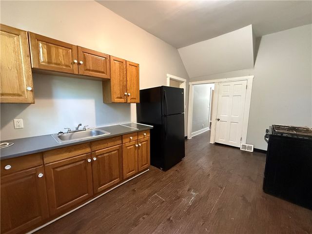 524 W Burgess St, Perry Hilltop, PA 15214
