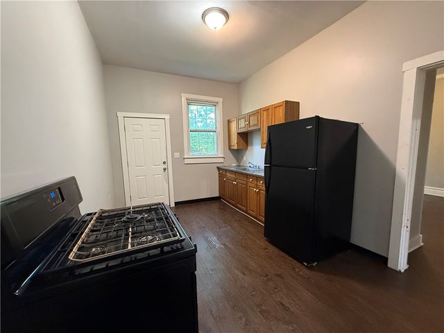 524 W Burgess St, Perry Hilltop, PA 15214
