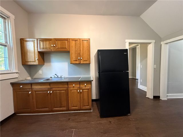 524 W Burgess St, Perry Hilltop, PA 15214