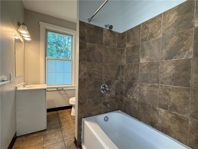 524 W Burgess St, Perry Hilltop, PA 15214