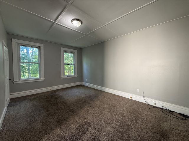 524 W Burgess St, Perry Hilltop, PA 15214