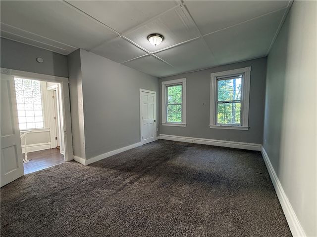 524 W Burgess St, Perry Hilltop, PA 15214