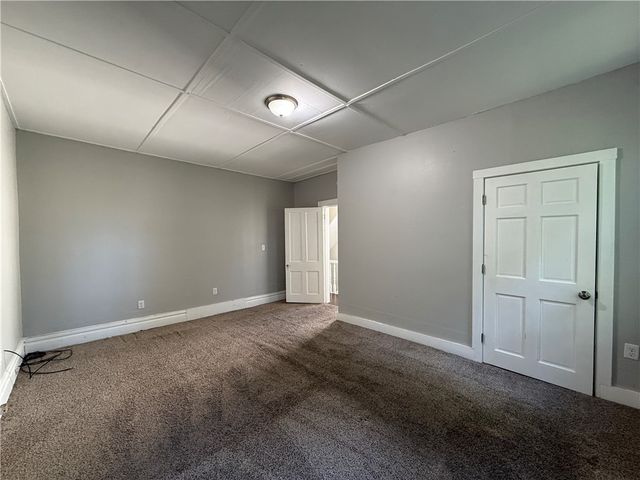 524 W Burgess St, Perry Hilltop, PA 15214