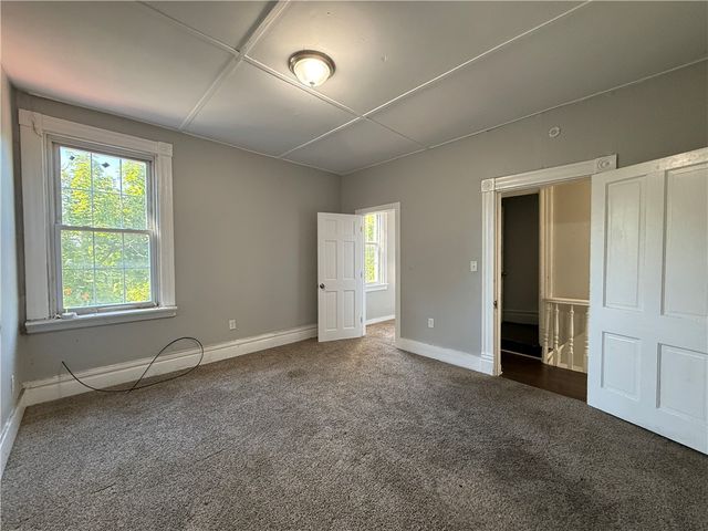 524 W Burgess St, Perry Hilltop, PA 15214