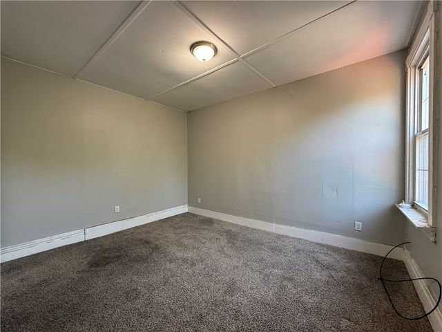 524 W Burgess St, Perry Hilltop, PA 15214