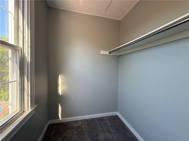 524 W Burgess St, Perry Hilltop, PA 15214