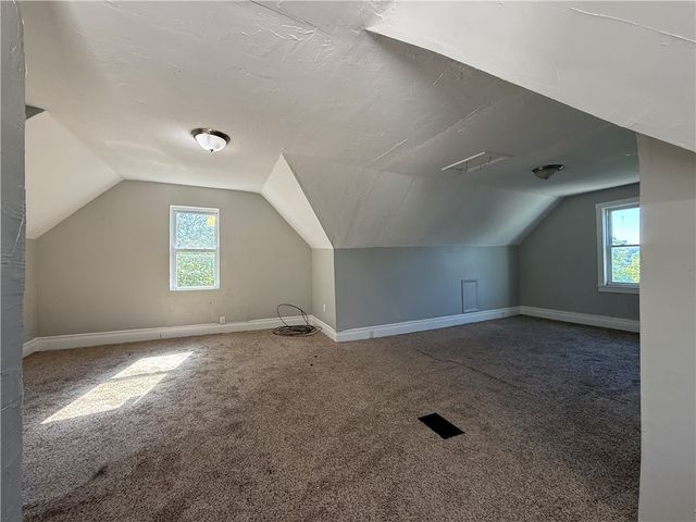 524 W Burgess St, Perry Hilltop, PA 15214