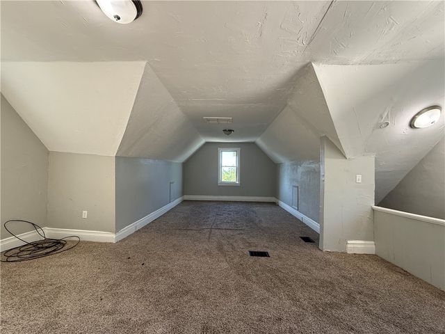 524 W Burgess St, Perry Hilltop, PA 15214