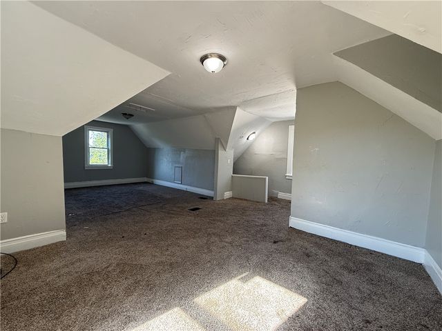 524 W Burgess St, Perry Hilltop, PA 15214