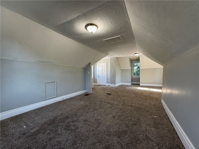 524 W Burgess St, Perry Hilltop, PA 15214