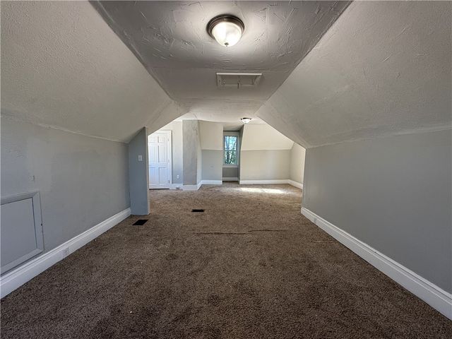 524 W Burgess St, Perry Hilltop, PA 15214