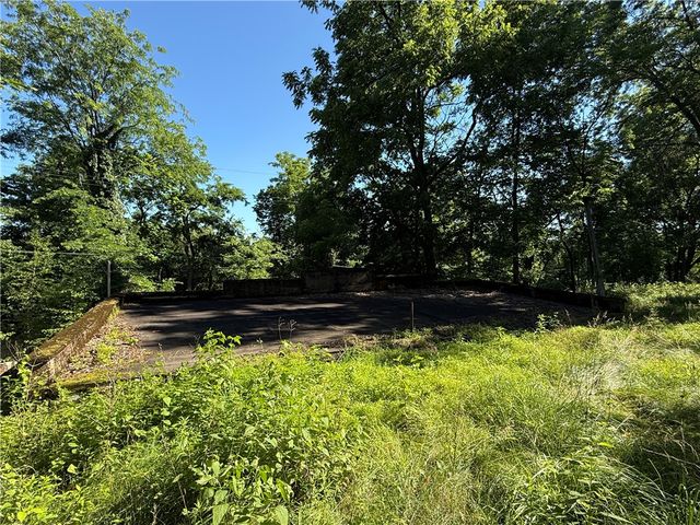 524 W Burgess St, Perry Hilltop, PA 15214