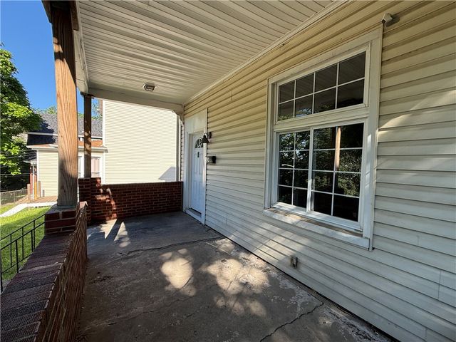 524 W Burgess St, Perry Hilltop, PA 15214