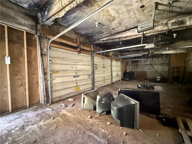 524 W Burgess St, Perry Hilltop, PA 15214