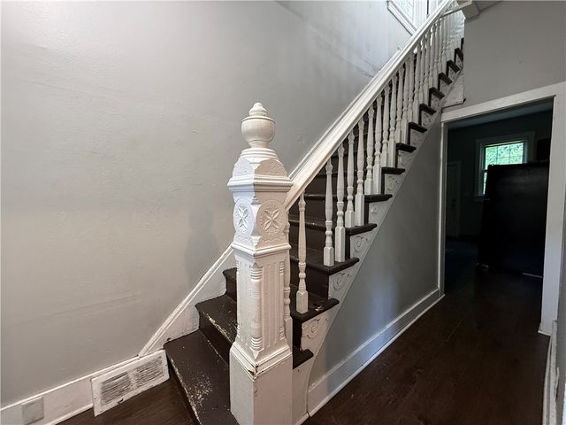 524 W Burgess St, Perry Hilltop, PA 15214
