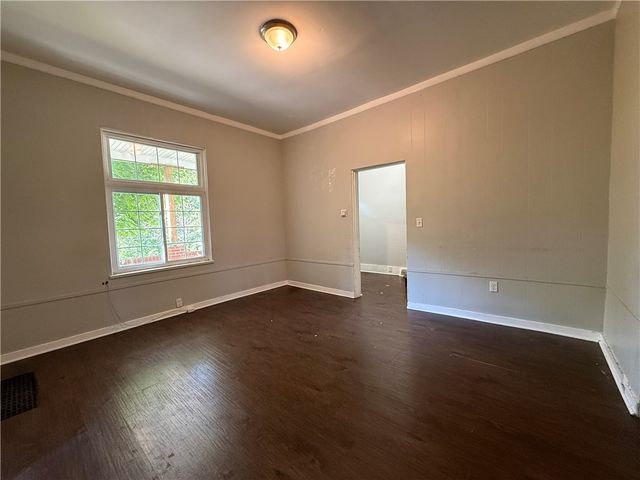 524 W Burgess St, Perry Hilltop, PA 15214