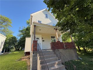 524 W Burgess St, Perry Hilltop, PA 15214