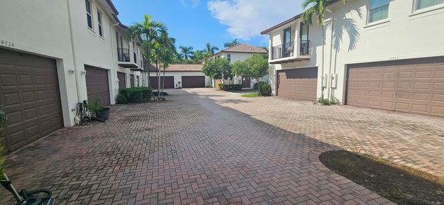 4726 MONARCH Way, Coconut Creek, FL 33073