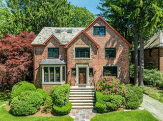 79 Woodchester Dr, Newton, MA 02467