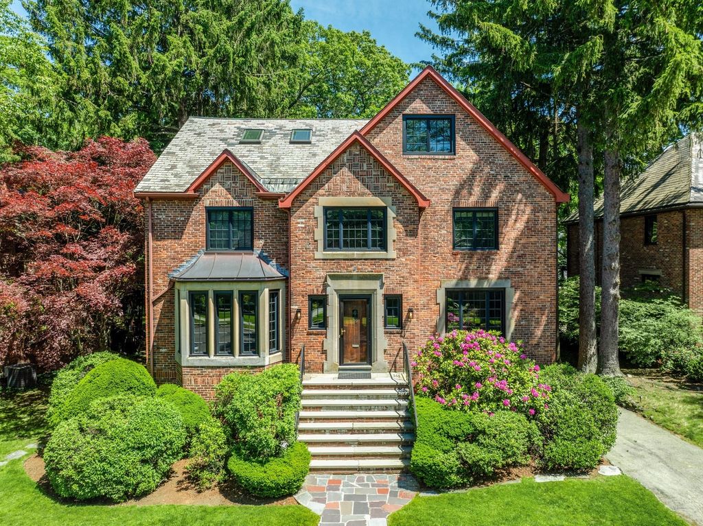79 Woodchester Dr, Newton, MA 02467