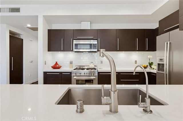 855 N Croft Avenue 302, Los Angeles, CA 90069