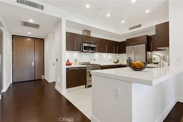 855 N Croft Avenue 302, Los Angeles, CA 90069