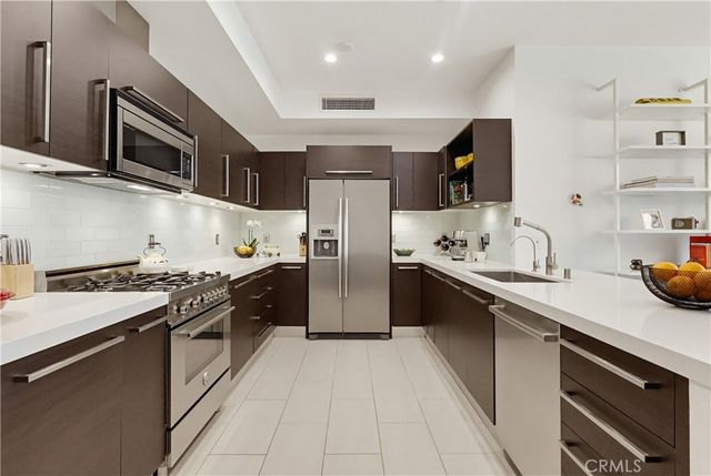 855 N Croft Avenue 302, Los Angeles, CA 90069