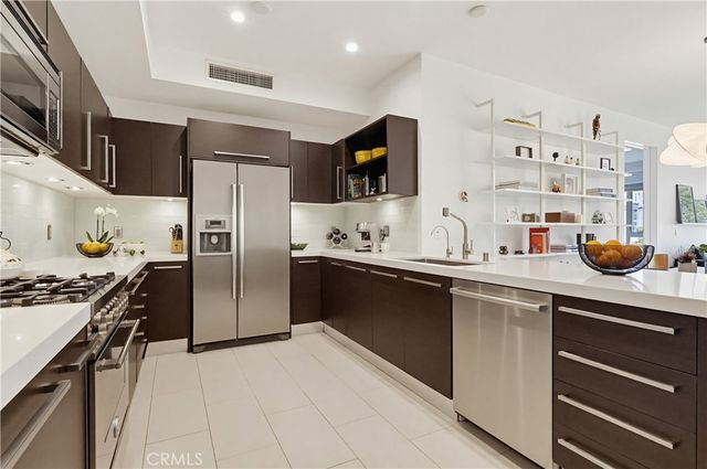 855 N Croft Avenue 302, Los Angeles, CA 90069