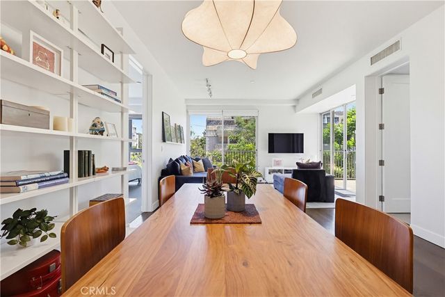 855 N Croft Avenue 302, Los Angeles, CA 90069
