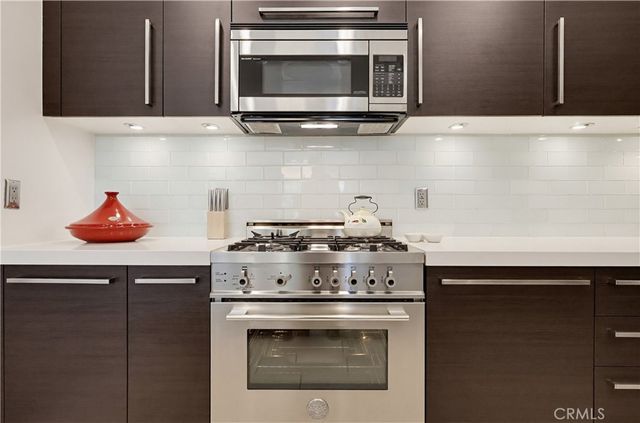 855 N Croft Avenue 302, Los Angeles, CA 90069